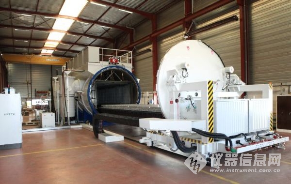 BMI大型臥式真空爐正式交付國內(nèi)用戶